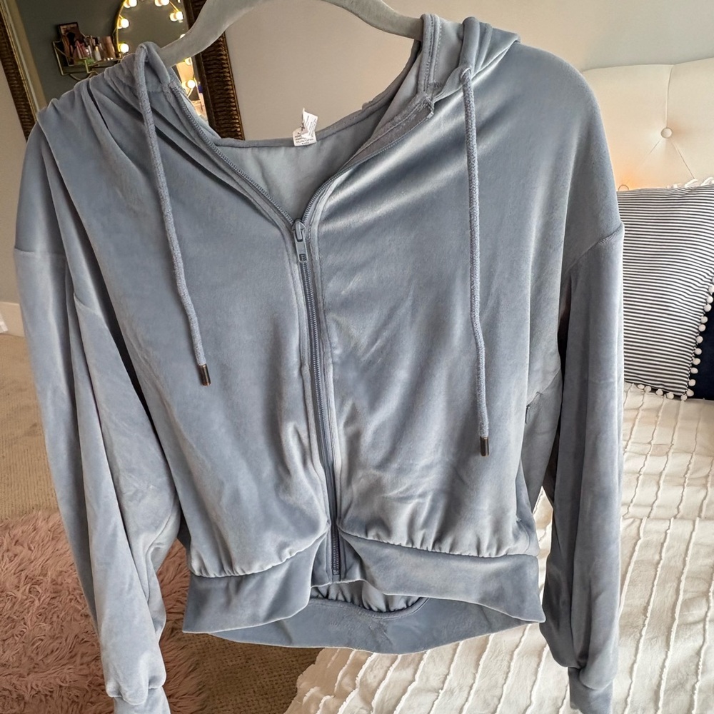 ALO Yoga Light/ gray Blue Hoodie